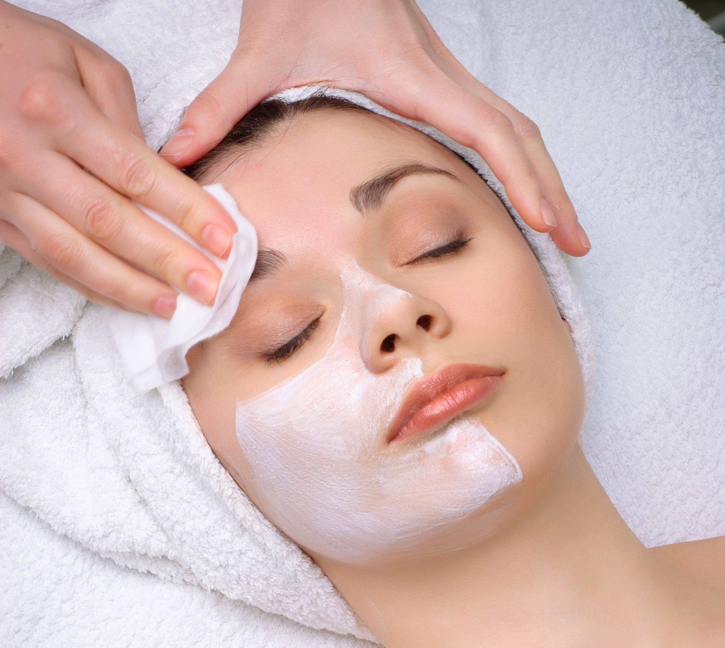 Relaxing facial treatment